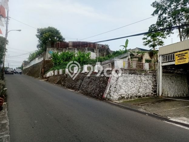 Dijual Rumah 5 Kamar Lokasi Ideal Bagus dan Strategis di Magelang Tengah Dijual Rumah 5 Kamar Lokasi Ideal Bagus dan Strategis di Magelang Tengah