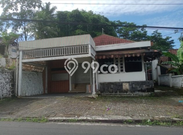Dijual Rumah 5 Kamar Lokasi Ideal Bagus dan Strategis di Magelang Tengah Dijual Rumah 5 Kamar Lokasi Ideal Bagus dan Strategis di Magelang Tengah