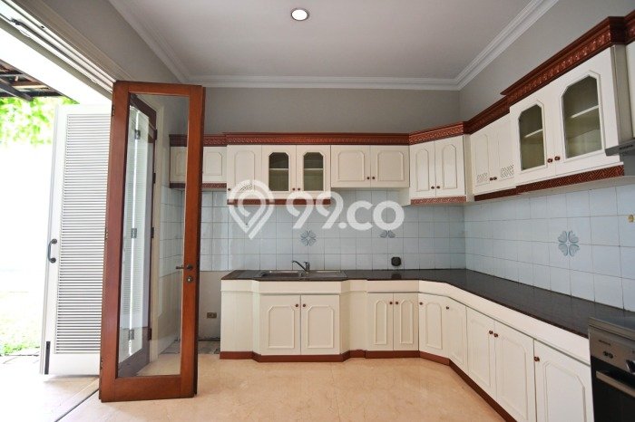 Disewakan! Rumah 5 Kamar Tidur &
3 Kamar Mandi di Gondangdia, Jakarta Pusat Disewakan! Rumah 5 Kamar Tidur &
3 Kamar Mandi di Gondangdia, Jakarta Pusat