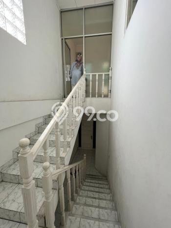 Disewakan Rumah Konsep Minimalis di Pancoran Jakarta Selatan dengan 5 KT Disewakan Rumah Konsep Minimalis di Pancoran Jakarta Selatan dengan 5 KT