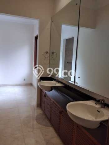 Hunian Ideal dengan LT 750m2 & LB 500m2 Disewakan di Kemang Hunian Ideal dengan LT 750m2 & LB 500m2 Disewakan di Kemang