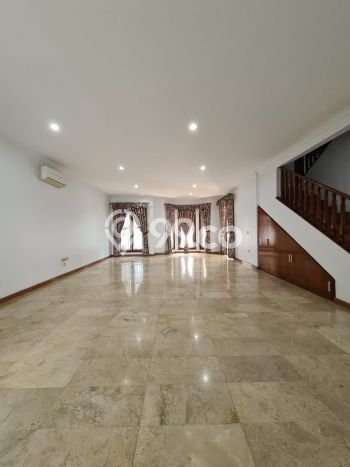 Rumah Disewakan Jakarta Selatan LT 420m2 LB 350m2 Kawasan Ampera Rumah Disewakan Jakarta Selatan LT 420m2 LB 350m2 Kawasan Ampera