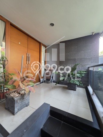 Ready to Use! Premium House LT 376m2 Desain Elegan di Bandung Kota Ready to Use! Premium House LT 376m2 Desain Elegan di Bandung Kota