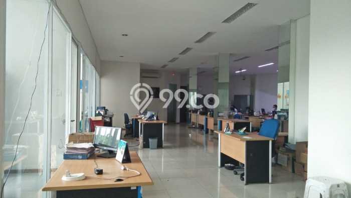 Gudang Area Strategis di Pulo Gadung, Luas 2772m2m², Jalan Utama Gudang Area Strategis di Pulo Gadung, Luas 2772m2m², Jalan Utama