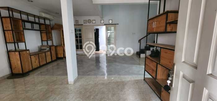 Rumah Luas Asri 4 KT Siap Huni di Raffles Hills Jakarta Timur Rumah Luas Asri 4 KT Siap Huni di Raffles Hills Jakarta Timur