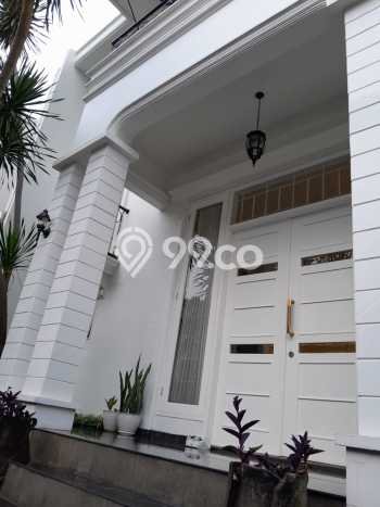 Rumah Mewah LB 300m2 Siap Huni Desain Elegan di Bintaro, Tangerang Selatan Rumah Mewah LB 300m2 Siap Huni Desain Elegan di Bintaro, Tangerang Selatan
