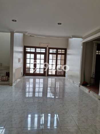 Lokasi terbaik! Rumah siap pakai disewakan di Tebet LB 276m2 Lokasi terbaik! Rumah siap pakai disewakan di Tebet LB 276m2