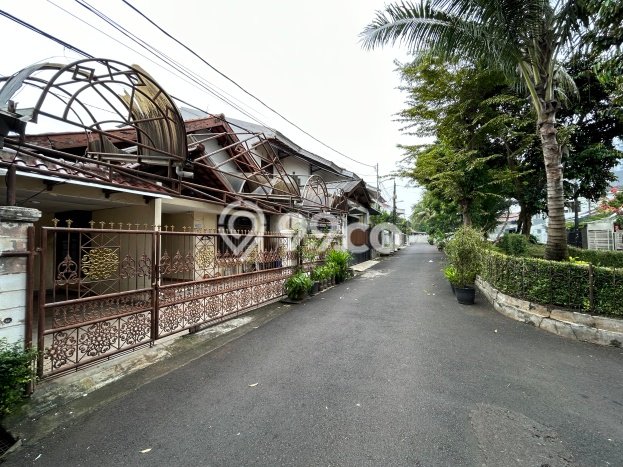 Dijual Rumah Premium dengan Fasilitas Sekitar Lengkap di Tebet, Jakarta Selatan Dijual Rumah Premium dengan Fasilitas Sekitar Lengkap di Tebet, Jakarta Selatan