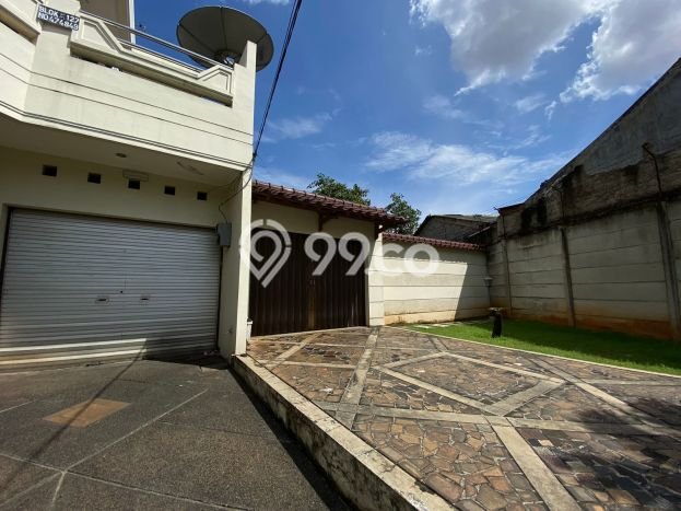 Rumah Mewah LB 240m2 Siap Pakai Desain Elegan di Meruya, Jakarta Barat Rumah Mewah LB 240m2 Siap Pakai Desain Elegan di Meruya, Jakarta Barat
