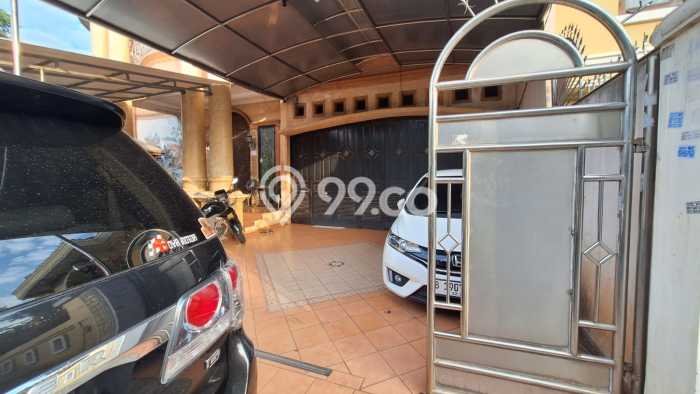Rumah Elit Modern Tanpa Renovasi di Meruya Jakarta Barat Rumah Elit Modern Tanpa Renovasi di Meruya Jakarta Barat