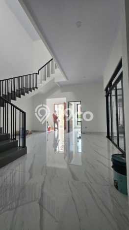 Rumah Elit LB 177m2 Siap Pakai Desain Elegan di Meruya, Jakarta Barat Rumah Elit LB 177m2 Siap Pakai Desain Elegan di Meruya, Jakarta Barat