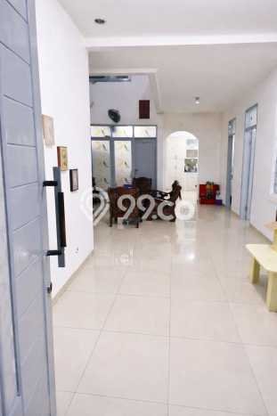 Rumah Elit Modern Tanpa Renovasi di Taman Palem Jakarta Barat Rumah Elit Modern Tanpa Renovasi di Taman Palem Jakarta Barat