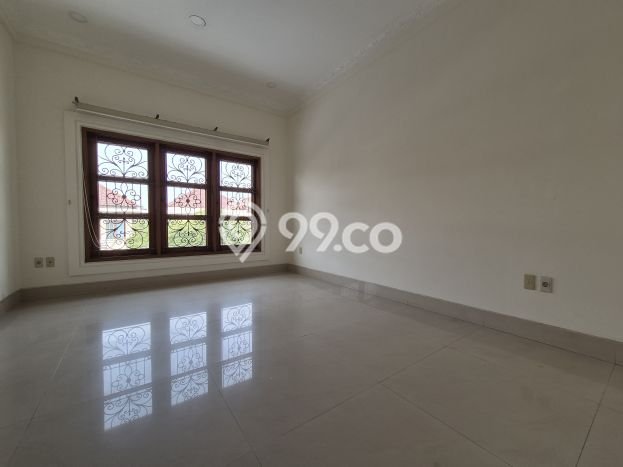 Ready to Use! Premium House LT 275m2 Desain Elegan di Puri Indah Ready to Use! Premium House LT 275m2 Desain Elegan di Puri Indah