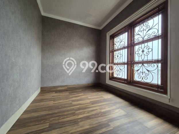 Ready to Use! Premium House LT 275m2 Desain Elegan di Puri Indah Ready to Use! Premium House LT 275m2 Desain Elegan di Puri Indah