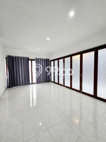 NEW LISTING! Rumah kawasan , Ready, 4 KT, Akses Tangerang Selatan, Tangerang Selatan, Luas 219m2m² Bangunan 147m2m² NEW LISTING! Rumah kawasan , Ready, 4 KT, Akses Tangerang Selatan, Tangerang Selatan, Luas 219m2m² Bangunan 147m2m²