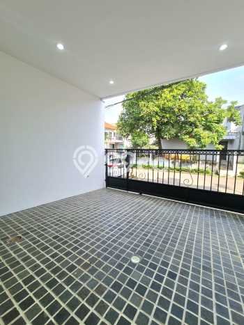 LIMITED OFFER! Rumah Berkualitas di Sektor 9-Bintaro, Luas 218m2m² Bangunan 422m2m² LIMITED OFFER! Rumah Berkualitas di Sektor 9-Bintaro, Luas 218m2m² Bangunan 422m2m²