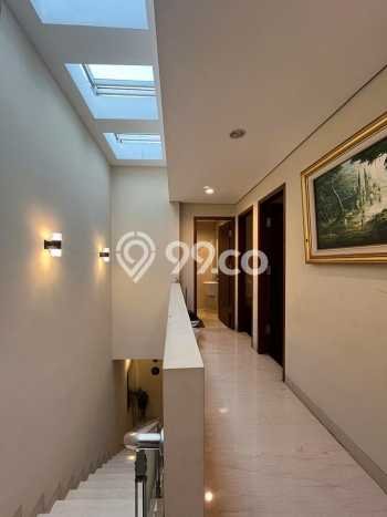 Rumah Luxury Modern Tanpa Renovasi di Pejaten Jakarta Selatan Rumah Luxury Modern Tanpa Renovasi di Pejaten Jakarta Selatan