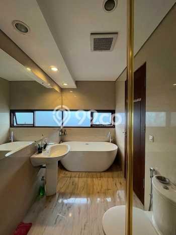 Rumah Luxury Modern Tanpa Renovasi di Pejaten Jakarta Selatan Rumah Luxury Modern Tanpa Renovasi di Pejaten Jakarta Selatan