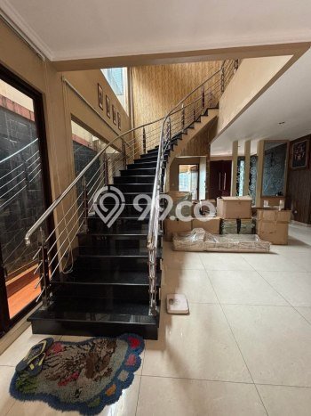 Rumah Eksklusif Siap Huni LT 300m2 di Cinere, Depok Rumah Eksklusif Siap Huni LT 300m2 di Cinere, Depok