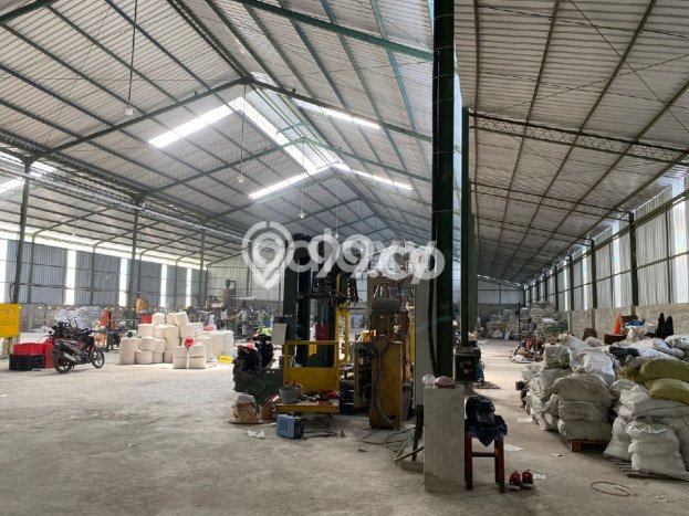Area Ramai! Pabrik Dijual di Mantup untuk Bisnis Luas Bangunan 2310m2 Area Ramai! Pabrik Dijual di Mantup untuk Bisnis Luas Bangunan 2310m2