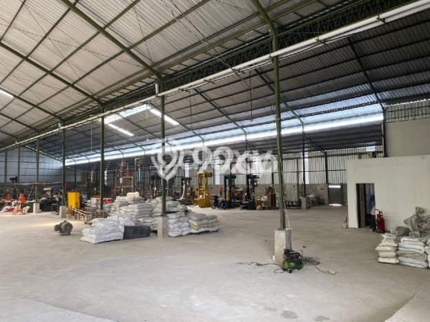Area Ramai! Pabrik Dijual di Mantup untuk Bisnis Luas Bangunan 2310m2 Area Ramai! Pabrik Dijual di Mantup untuk Bisnis Luas Bangunan 2310m2