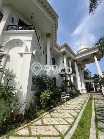 Rumah Elit LB 2300m2 Siap Huni Desain Elegan di Araya, Malang Rumah Elit LB 2300m2 Siap Huni Desain Elegan di Araya, Malang