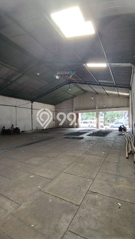 AREA BERKEMBANG! Gudang Disewakan Kawasan Blimbing, Luas 400m2m², Siap Bisnis AREA BERKEMBANG! Gudang Disewakan Kawasan Blimbing, Luas 400m2m², Siap Bisnis