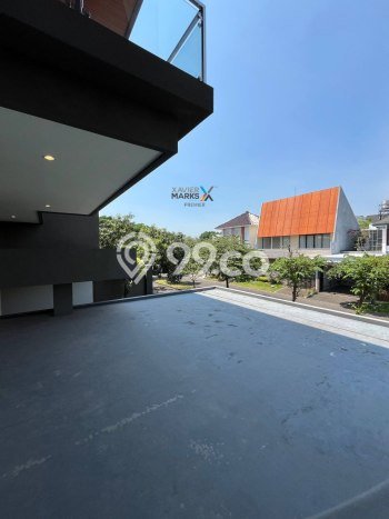 Rumah Mewah LB 500m2 Siap Pakai Desain Elegan di Araya, Malang Rumah Mewah LB 500m2 Siap Pakai Desain Elegan di Araya, Malang