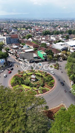 PROPERTI PILIHAN! Rumah Nyaman area Blimbing, LT 3224m2m² Bangunan 450m2m² PROPERTI PILIHAN! Rumah Nyaman area Blimbing, LT 3224m2m² Bangunan 450m2m²