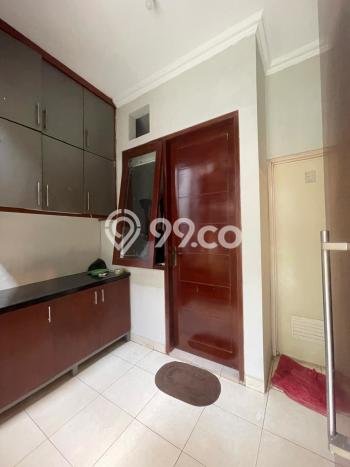 Jarang Ada! Rumah Sewa 4 Kamar Bagus Siap Huni Veteran Jarang Ada! Rumah Sewa 4 Kamar Bagus Siap Huni Veteran