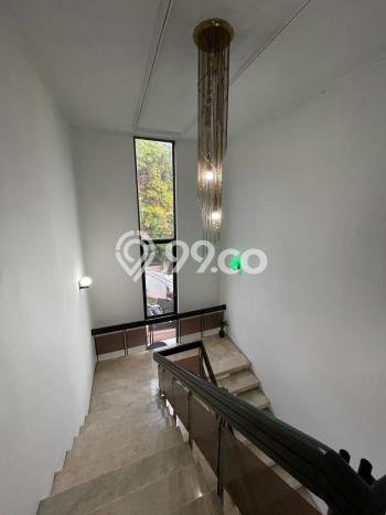 Ready to Use! Luxury House LT 738m2 Desain Elegan di Kemang Ready to Use! Luxury House LT 738m2 Desain Elegan di Kemang