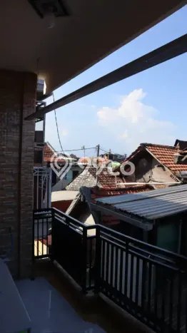 Kos-kosan Strategis Disewakan di Simokerto, Surabaya Kondisi Baik Full Furnished Kos-kosan Strategis Disewakan di Simokerto, Surabaya Kondisi Baik Full Furnished
