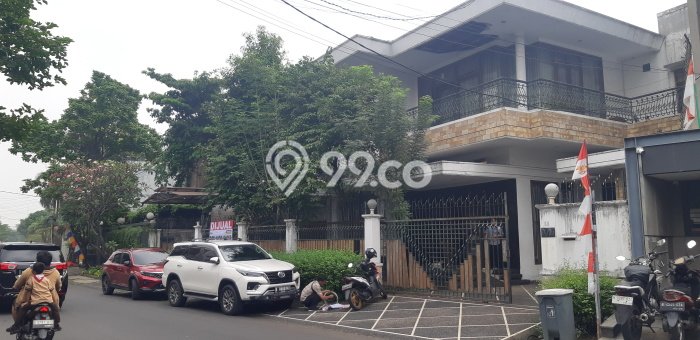 Ready to Use! Luxury House LT 394m2 Desain Elegan di Puri Indah Ready to Use! Luxury House LT 394m2 Desain Elegan di Puri Indah