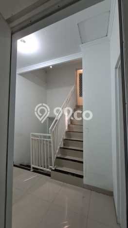 Rumah Strategis Modern Lb 125m2 di Ciracas, Jakarta Timur Rumah Strategis Modern Lb 125m2 di Ciracas, Jakarta Timur