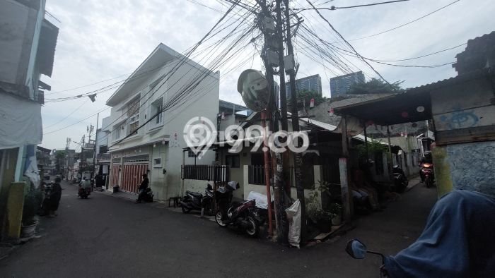 Ready to Use! Luxury House LT 168m2 Desain Modern di Setiabudi Ready to Use! Luxury House LT 168m2 Desain Modern di Setiabudi