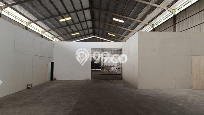 Unit Gudang Dijual di Cileungsi Bogor 2860m2 Unit Gudang Dijual di Cileungsi Bogor 2860m2