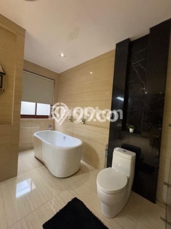 Rumah Mewah LB 400m2 Siap Pakai Desain Elegan di Harjamukti, Depok Rumah Mewah LB 400m2 Siap Pakai Desain Elegan di Harjamukti, Depok