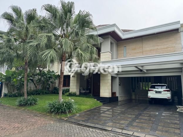 Rumah Mewah LB 400m2 Siap Pakai Desain Elegan di Harjamukti, Depok Rumah Mewah LB 400m2 Siap Pakai Desain Elegan di Harjamukti, Depok
