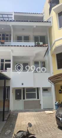 Rumah Elit Modern Tanpa Renovasi di Pantai Mutiara Jakarta Utara Rumah Elit Modern Tanpa Renovasi di Pantai Mutiara Jakarta Utara