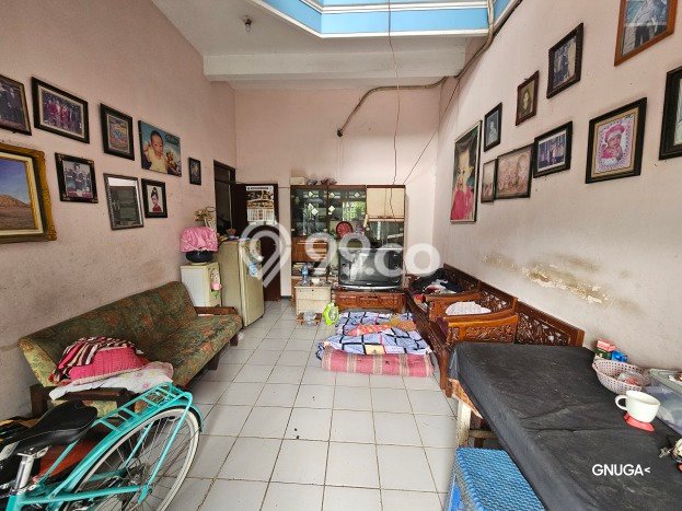 HUNIAN PILIHAN! Rumah di Gayungan, Luas 90m2m² Bangunan 140m2m² HUNIAN PILIHAN! Rumah di Gayungan, Luas 90m2m² Bangunan 140m2m²