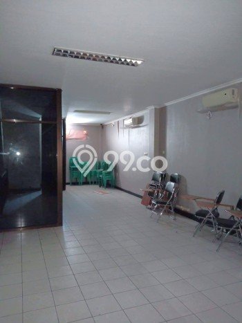 Ruko Area Premium Kawasan Sawahan, Luas 222m2m², Ramai Ruko Area Premium Kawasan Sawahan, Luas 222m2m², Ramai