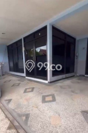 Rumah Lingkungan Asri di Rungkut, Surabaya, LT 160m2m² LB 240m2m² Rumah Lingkungan Asri di Rungkut, Surabaya, LT 160m2m² LB 240m2m²