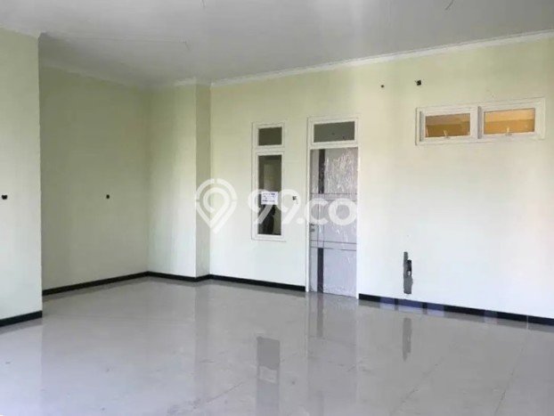 Kesempatan Memiliki Rumah LB 300m2m² di Lokasi Strategis, Surabaya Kesempatan Memiliki Rumah LB 300m2m² di Lokasi Strategis, Surabaya