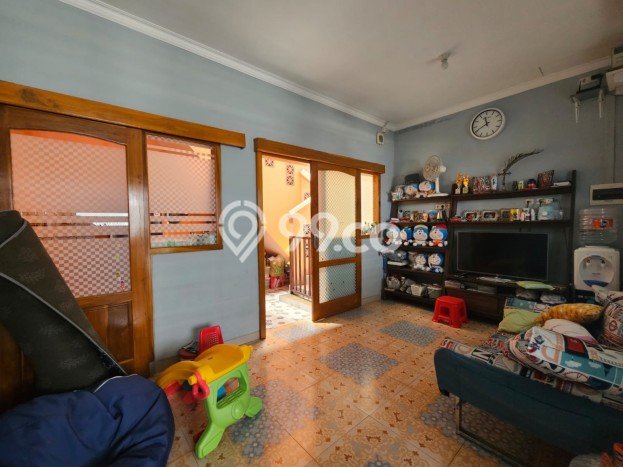 Jual Rumah Strategis Bagus Punya 4 KT di Jambangan Surabaya SHM Jual Rumah Strategis Bagus Punya 4 KT di Jambangan Surabaya SHM