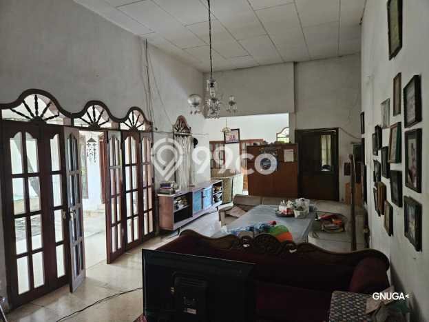 Rumah Strategis , Surabaya, Luas 650m2m² Bangunan 400m2m² Rumah Strategis , Surabaya, Luas 650m2m² Bangunan 400m2m²