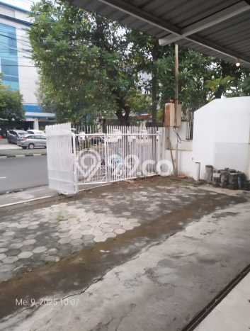 Rumah Asri di , 2 KM, Lingkungan Strategis, LT 360m2m² Bangunan 282m2m² Rumah Asri di , 2 KM, Lingkungan Strategis, LT 360m2m² Bangunan 282m2m²