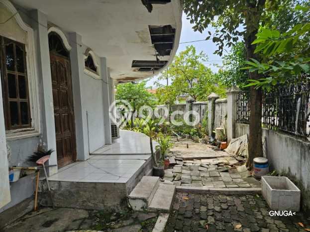 Rumah Strategis , Surabaya, Luas 650m2m² Bangunan 400m2m² Rumah Strategis , Surabaya, Luas 650m2m² Bangunan 400m2m²