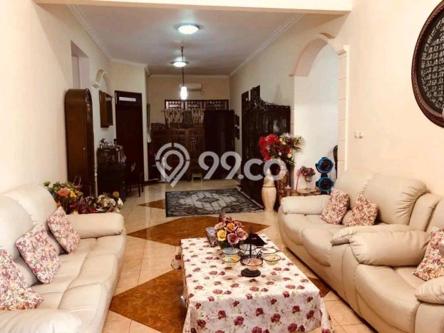 PROPERTI UNGGULAN! Rumah Strategis area Wonocolo, Luas 209m2m² LB 209m2m² PROPERTI UNGGULAN! Rumah Strategis area Wonocolo, Luas 209m2m² LB 209m2m²