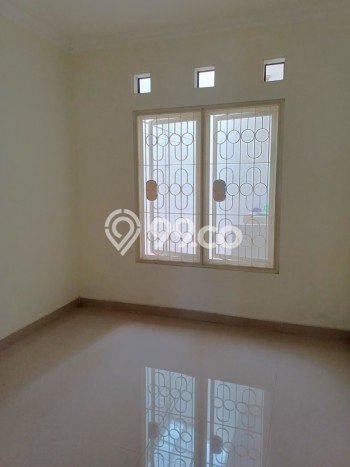 Jual Cepat Rumah dengan 5 Kamar Tidur dan 3 Kamar Mandi di Kawasan Rungkut, Surabaya Jual Cepat Rumah dengan 5 Kamar Tidur dan 3 Kamar Mandi di Kawasan Rungkut, Surabaya