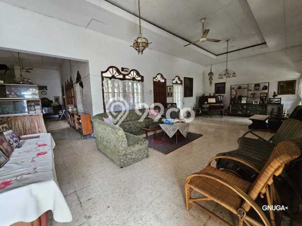Rumah Strategis , Surabaya, Luas 650m2m² Bangunan 400m2m² Rumah Strategis , Surabaya, Luas 650m2m² Bangunan 400m2m²